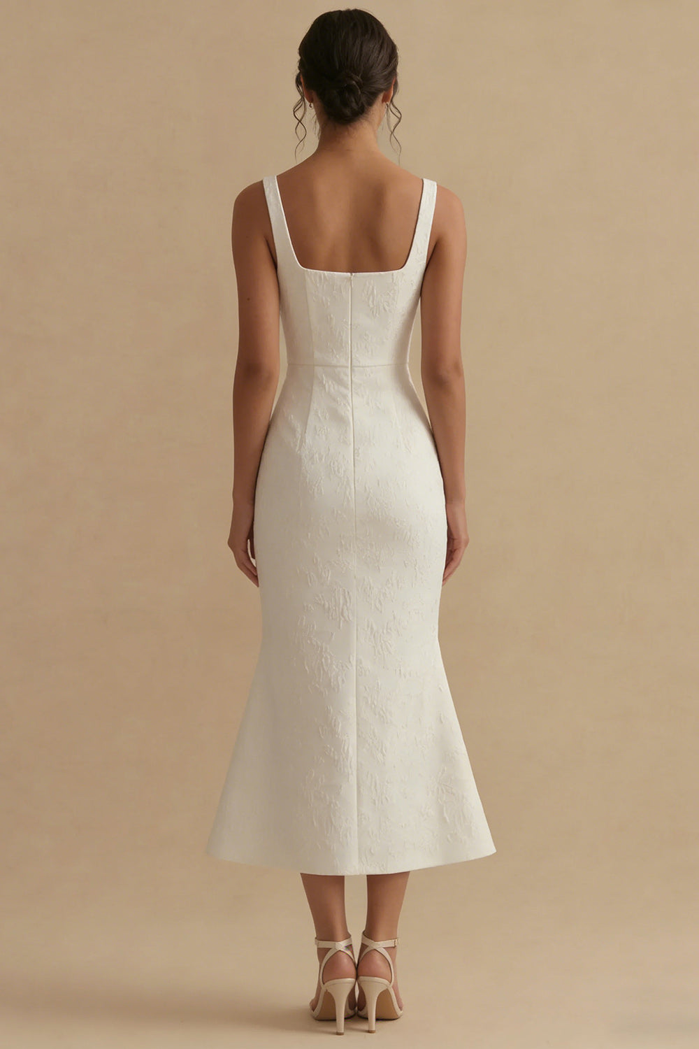 Robe de fiançailles mi-longue sirène blanche en jacquard à col carré