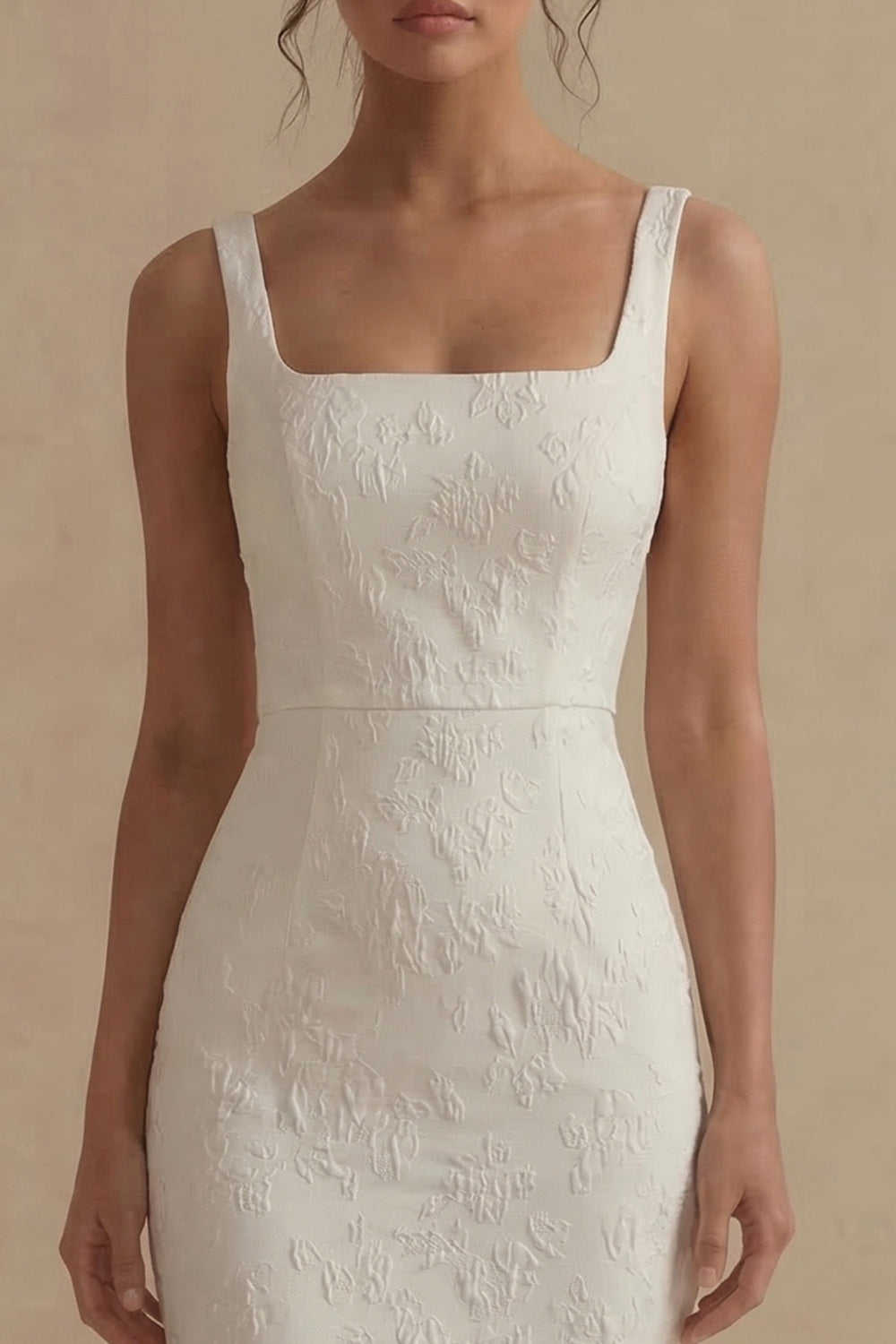 Robe de fiançailles mi-longue sirène blanche en jacquard à col carré