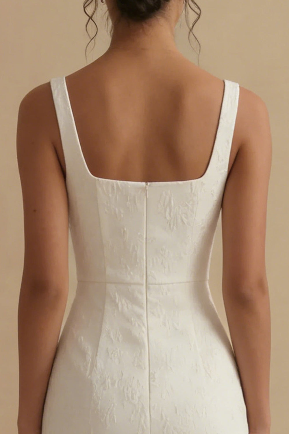 Robe de fiançailles mi-longue sirène blanche en jacquard à col carré