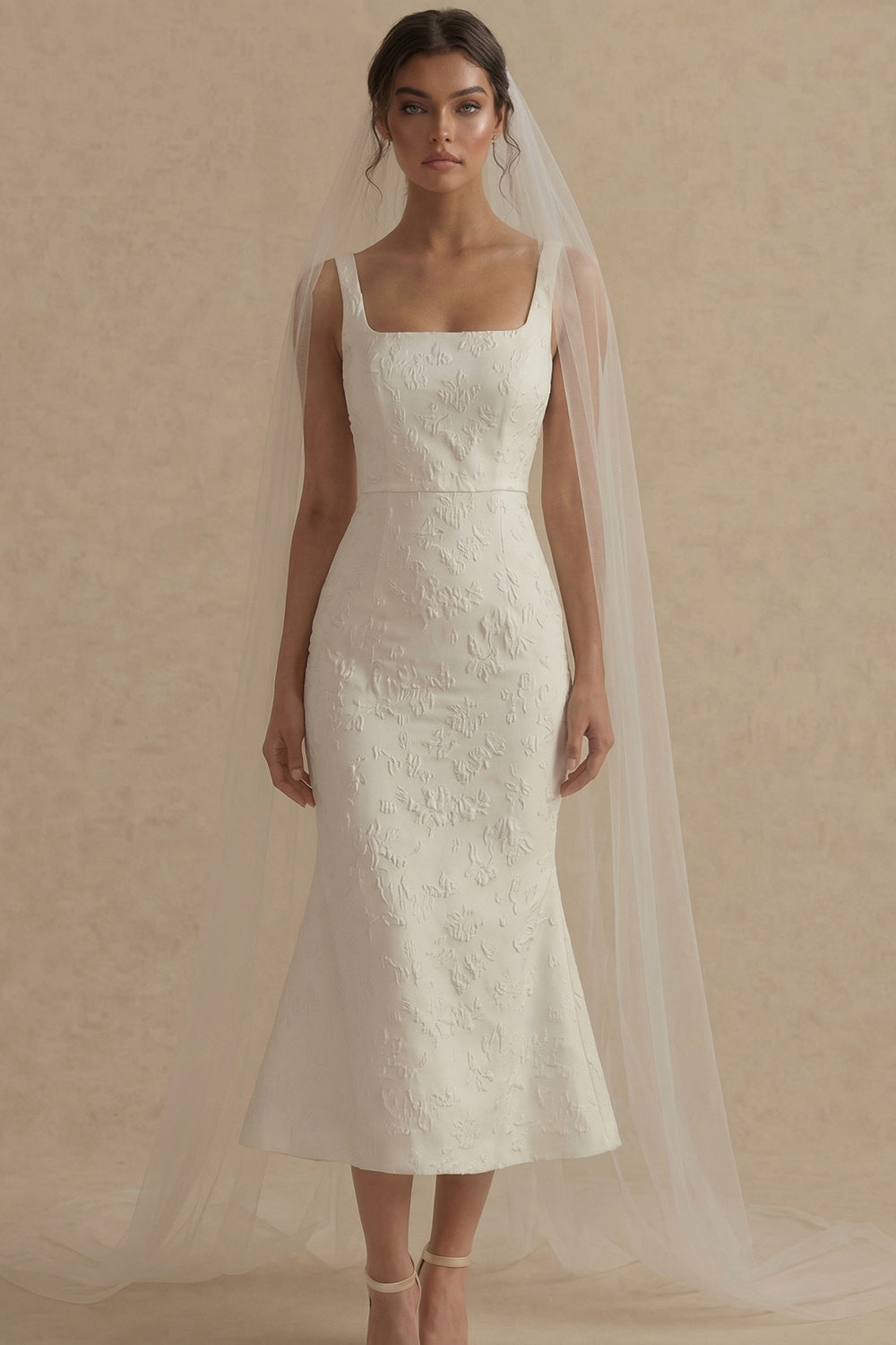 Robe de fiançailles mi-longue sirène blanche en jacquard à col carré