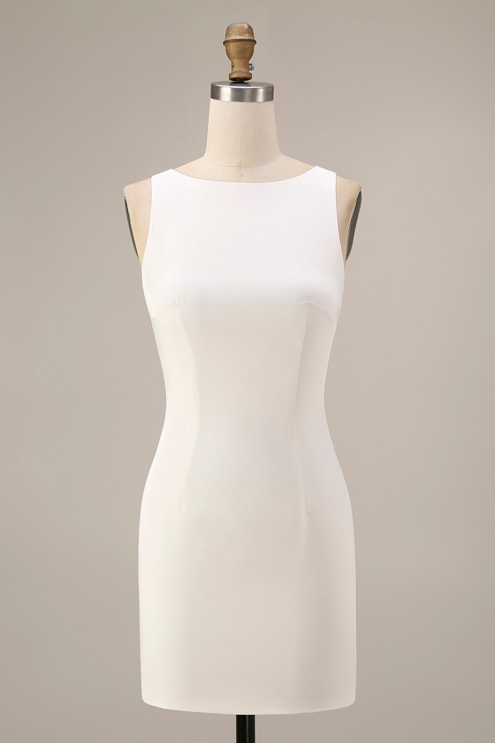 Robe courte moulante blanche en satin avec encolure bateau