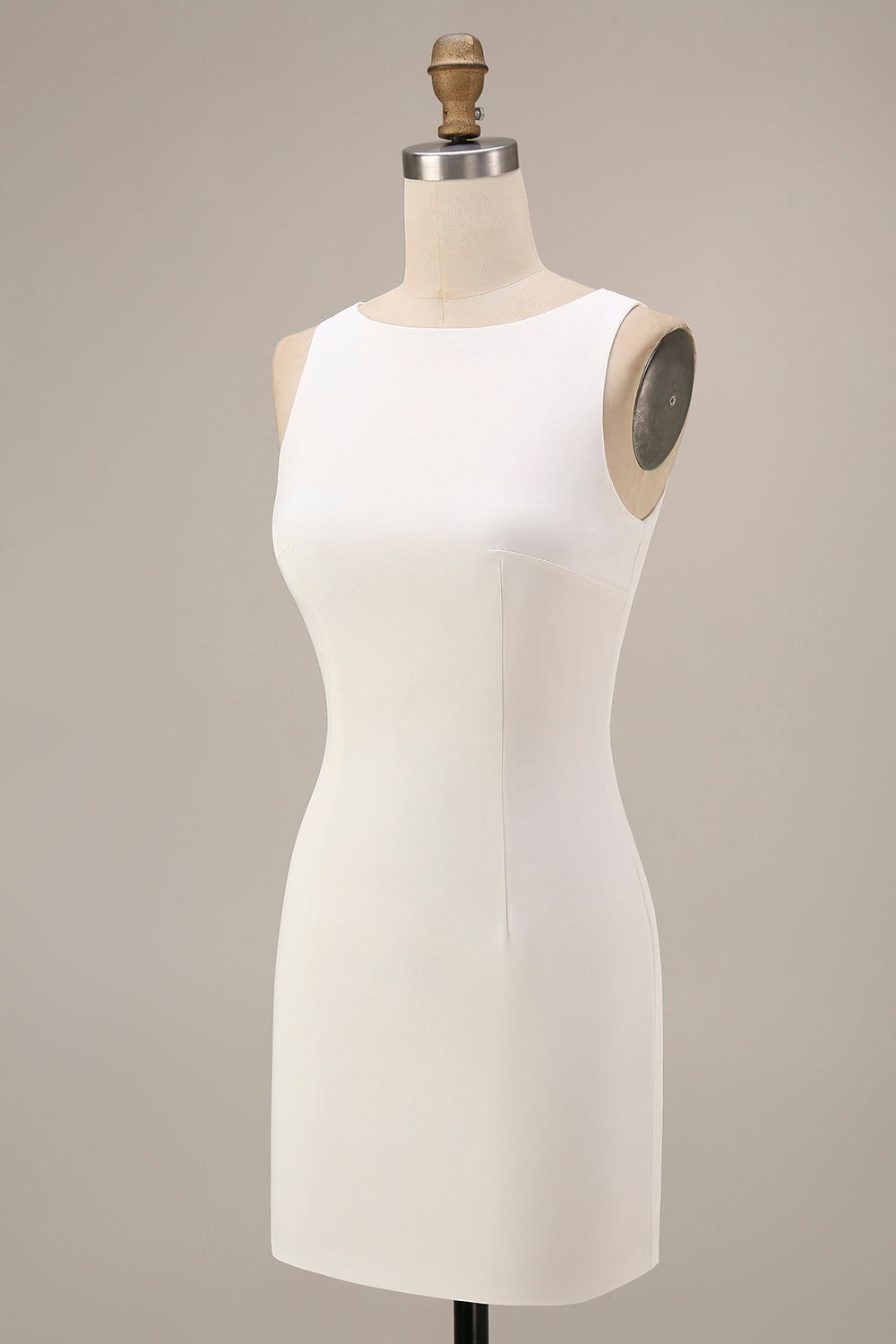 Robe courte moulante blanche en satin avec encolure bateau