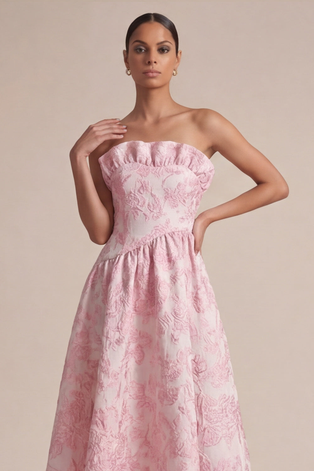 Robe midi ligne A fleurie bustier rose pour invitée de mariage