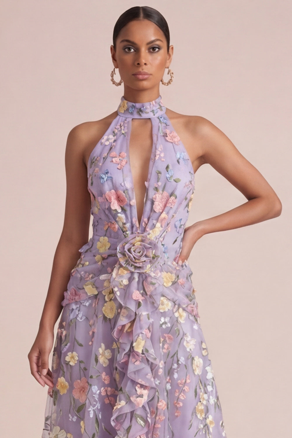Vestido midi con volantes, corte A, cut-out, escote halter, apliques de lilas y flores 3D