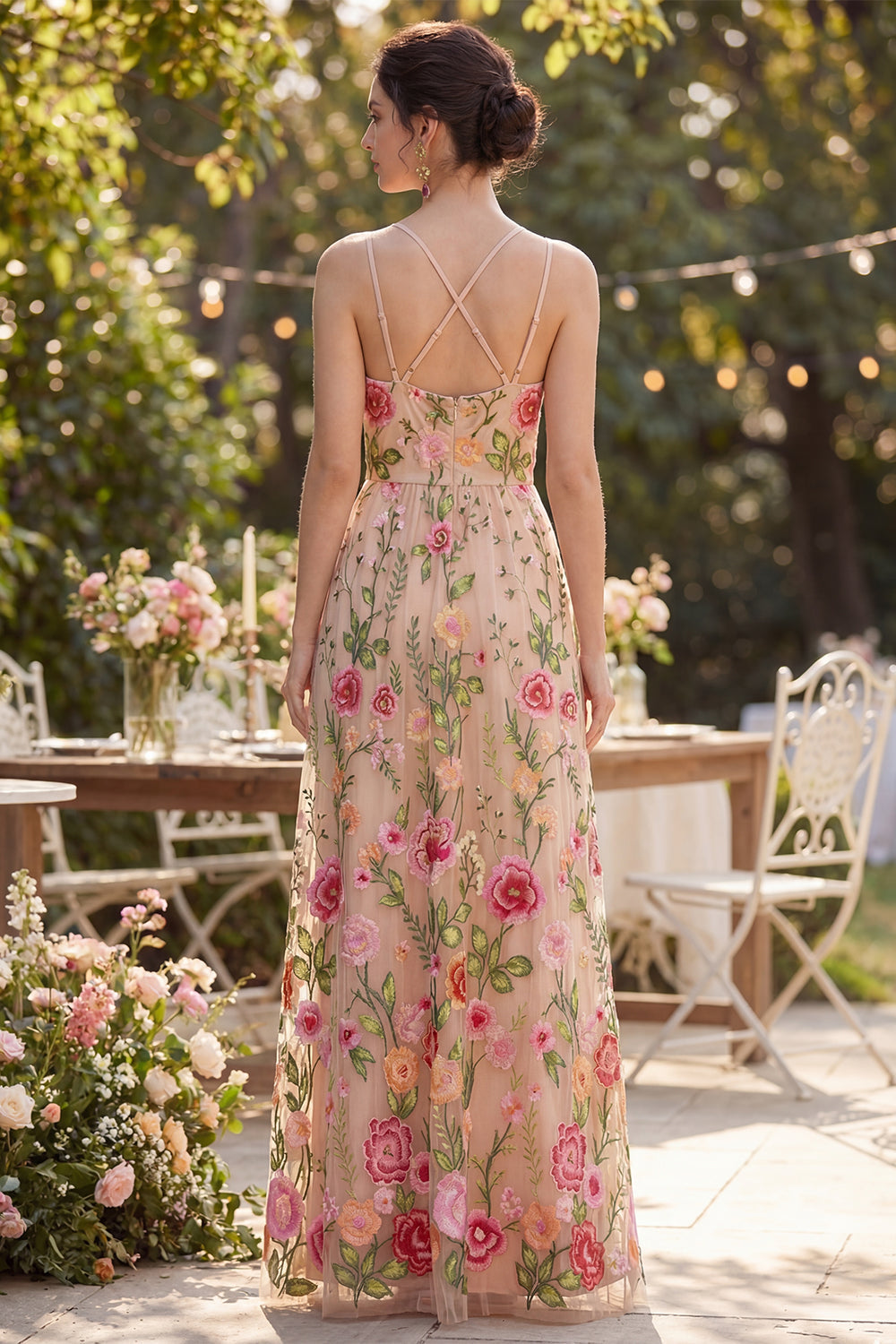 Robe longue évasée en tulle blush brodée de fleurs