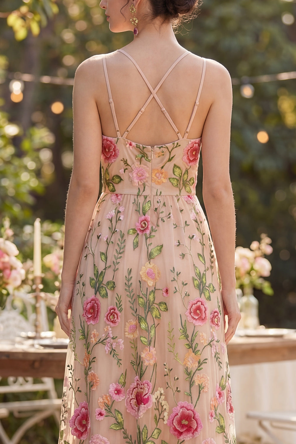 Robe longue évasée en tulle blush brodée de fleurs