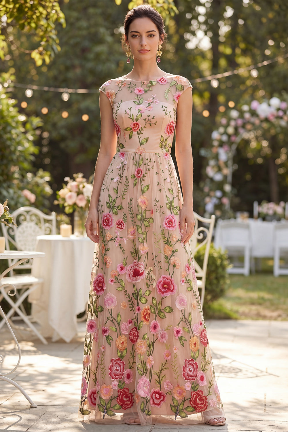 Robe longue florale brodée en tulle ligne A col bateau rose poudré