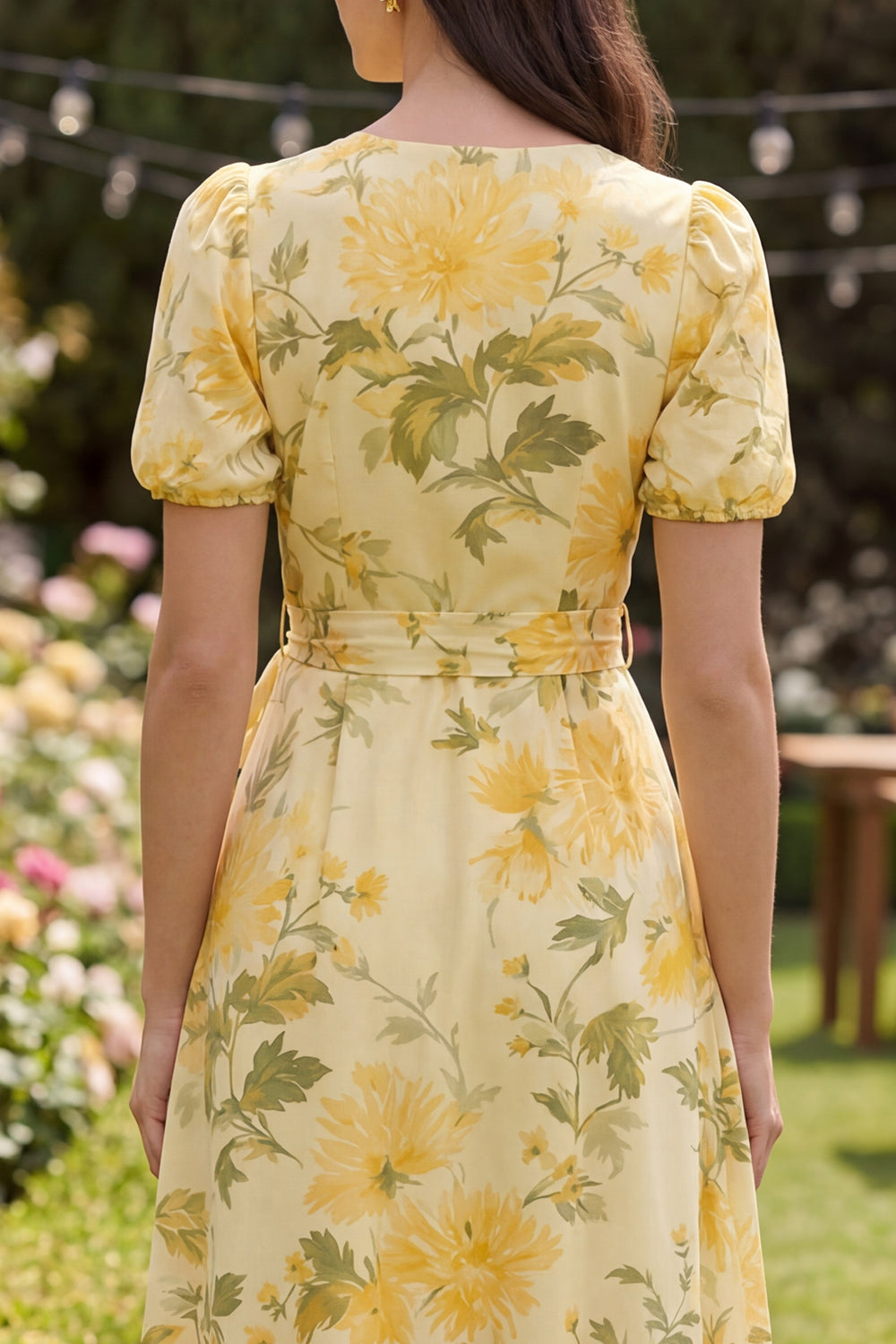 Robe midi évasée à fleurs jaune avec volants et nœud, manches bouffantes en popeline de coton