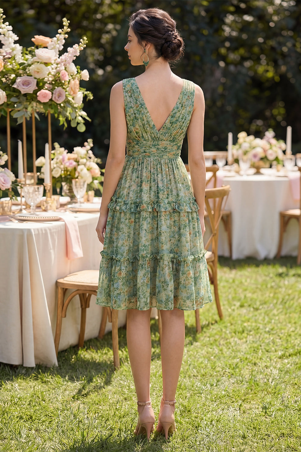 Robe midi fleurie ligne A vert poussière à volants, col en V et fronces