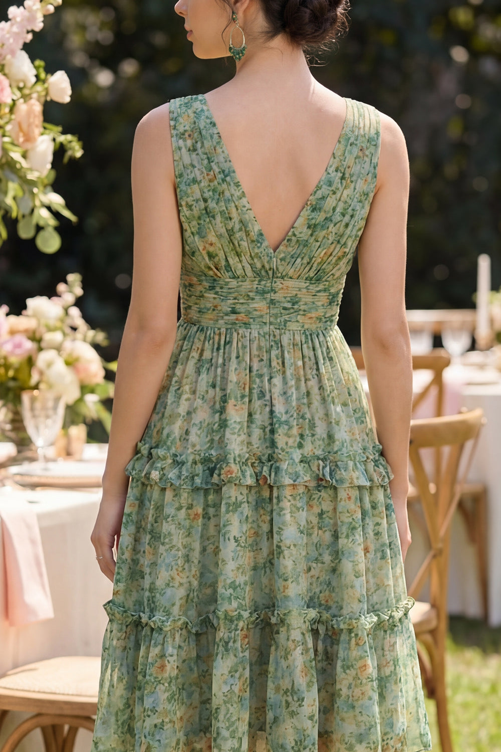 Robe midi fleurie ligne A vert poussière à volants, col en V et fronces