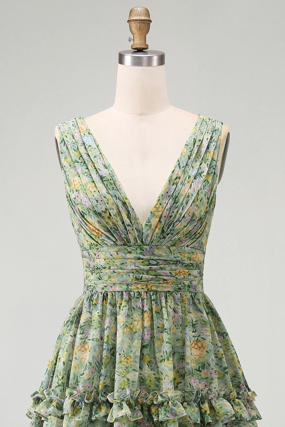 Robe midi fleurie ligne A vert poussière à volants, col en V et fronces