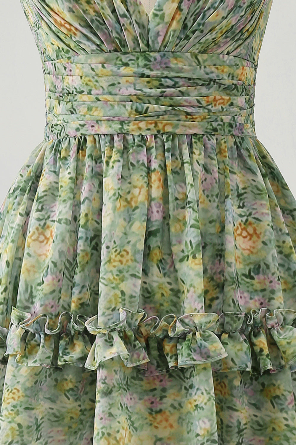 Robe midi fleurie ligne A vert poussière à volants, col en V et fronces