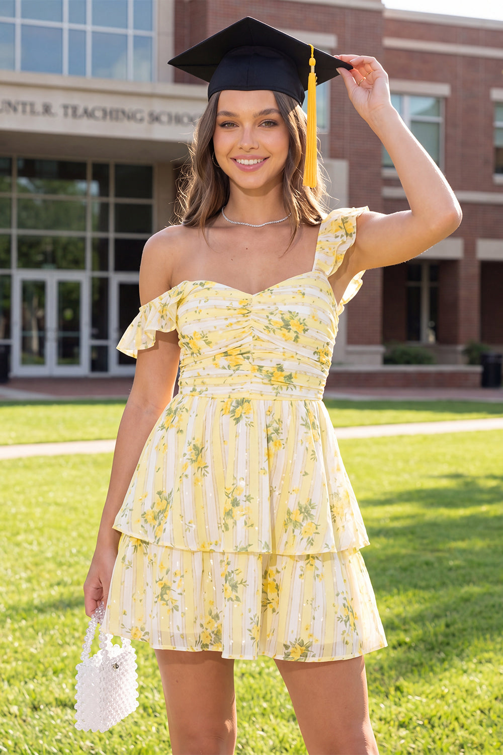 Robe de bal de fin d'études jaune à fleurs à volants et fronces coupe évasée