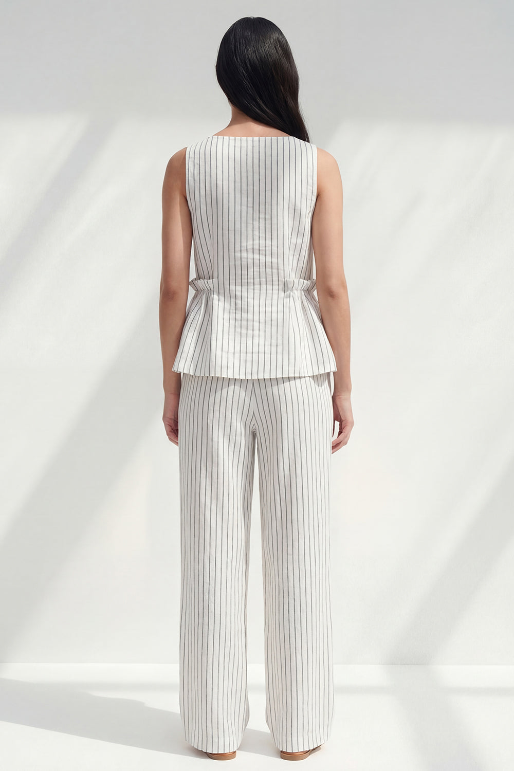 2-Piece White Boat Neck Ruffled Striped Slim Fit Business Suit