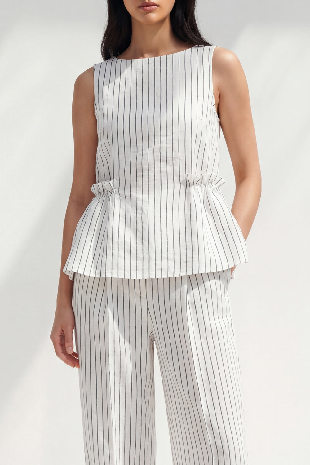 2-Piece White Boat Neck Ruffled Striped Slim Fit Business Suit