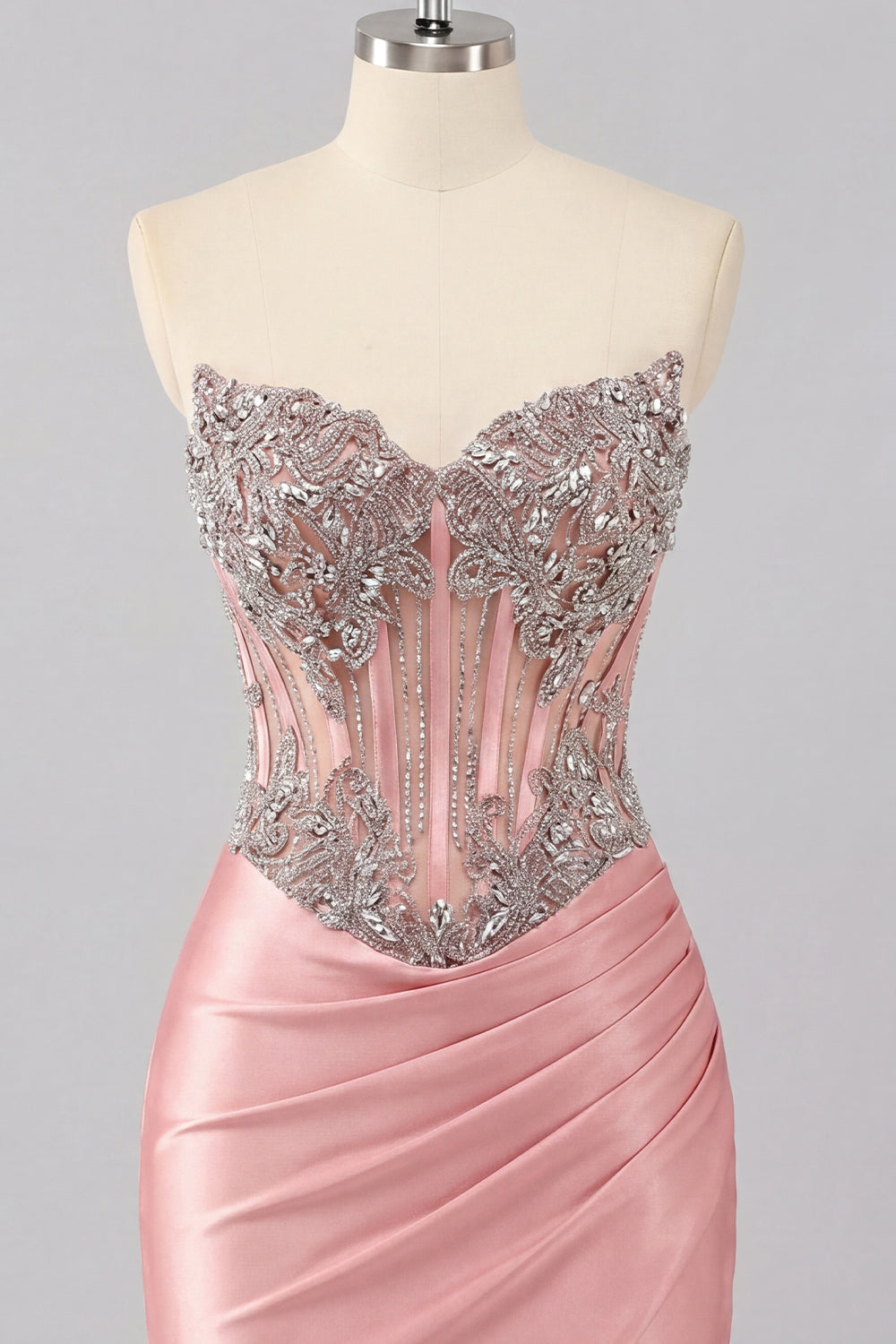 Robe de bal courte moulante en satin avec corsage bustier, fronces et strass