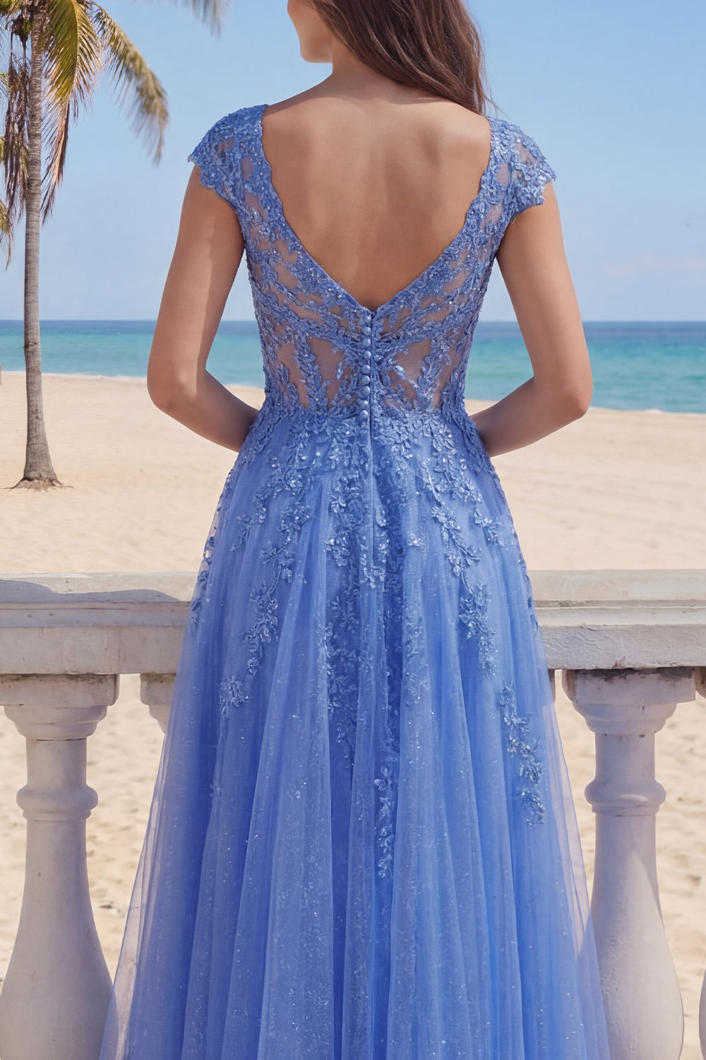 Robe longue de soirée bleu foncé coupe trapèze avec corset et col en V ornée d'appliqués