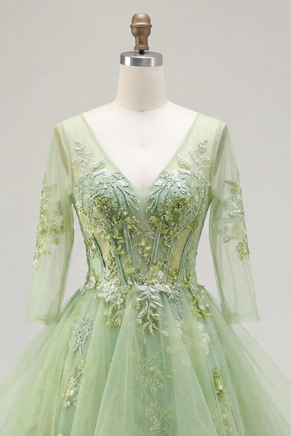 Robe de soirée longue verte, ligne A, corset, col en V, appliqués et volants