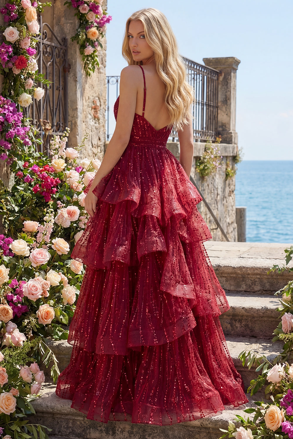 Robe de bal longue en tulle à paillettes bordeaux avec bretelles fines et volants