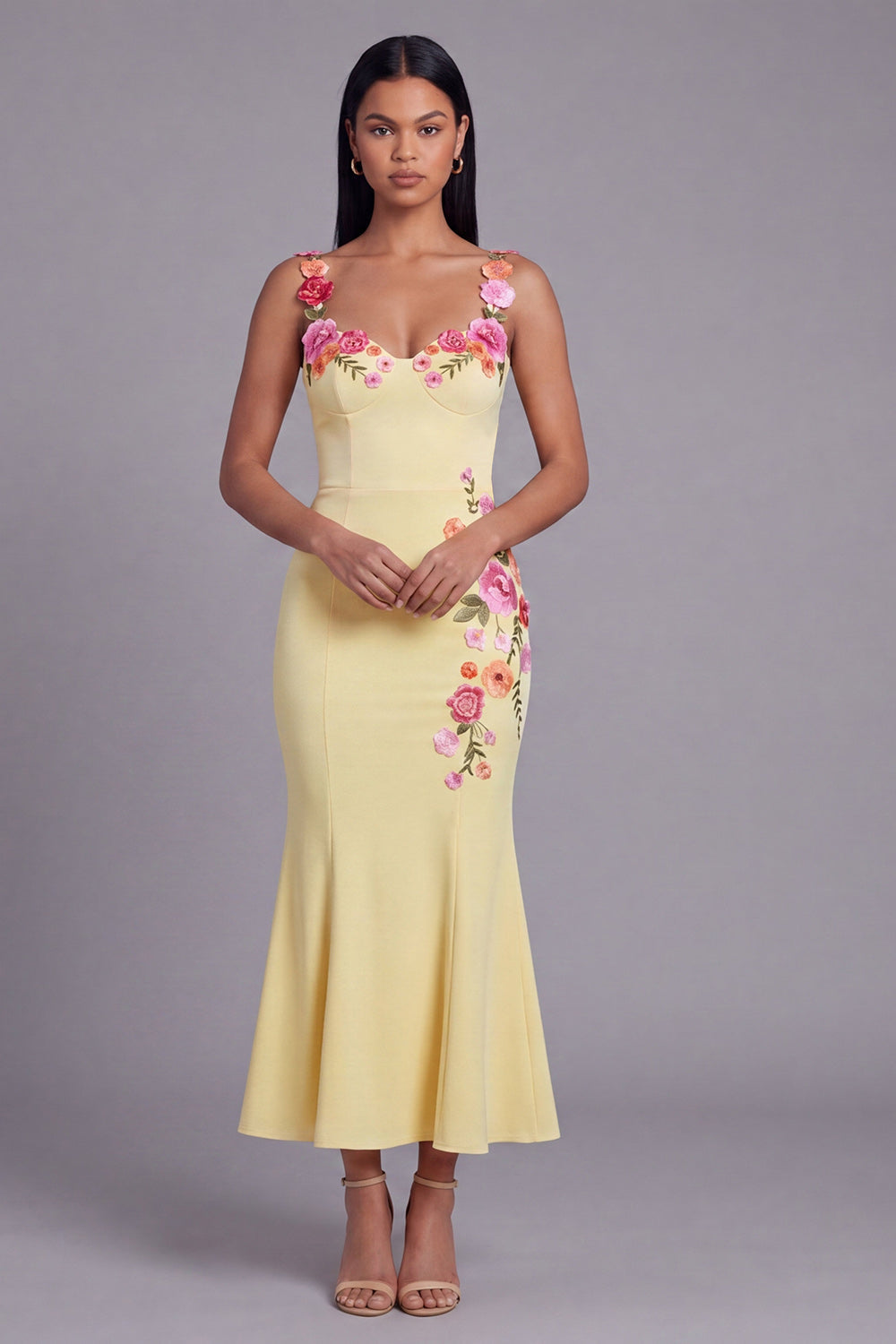 Robe longue de sirène jaune clair à fleurs avec appliques