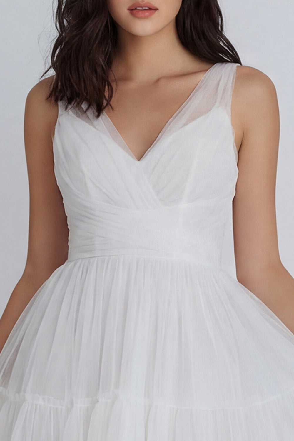 Robe courte ruchée en tulle évasée ivoire à col en V