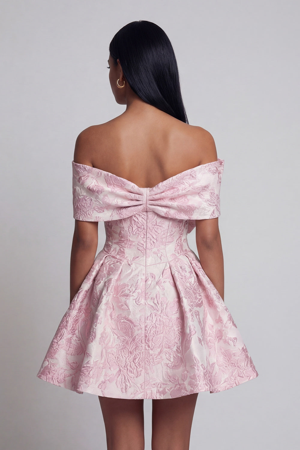 Robe de cocktail rose mini trapèze à épaules dénudées en jacquard avec nœud