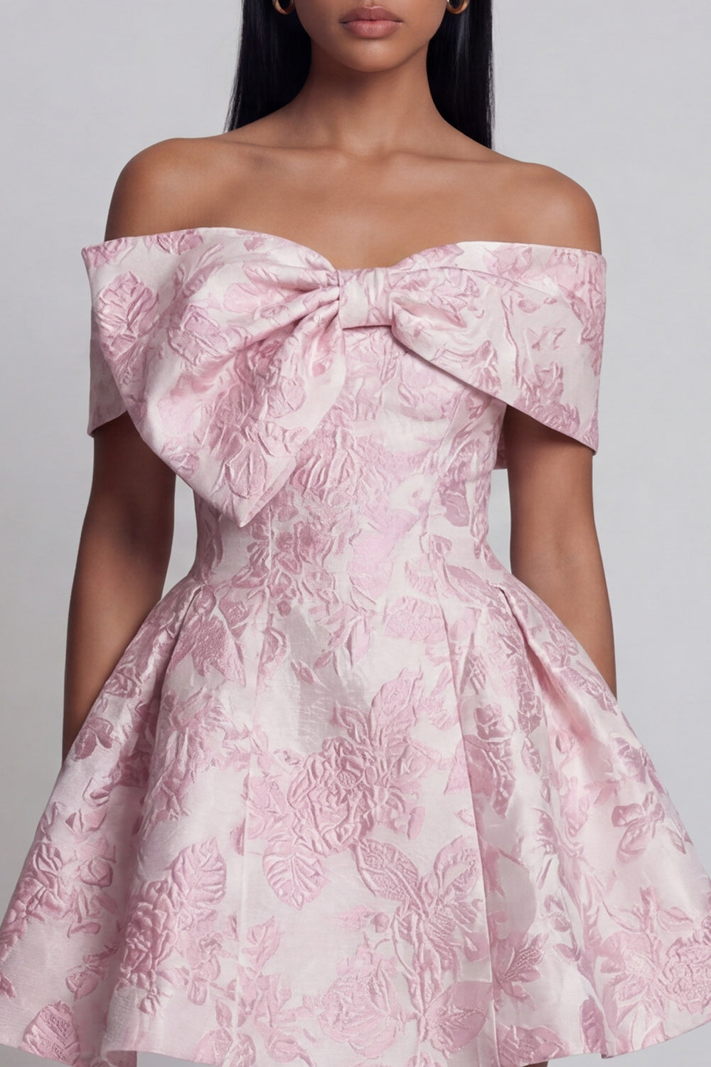 Robe de cocktail rose mini trapèze à épaules dénudées en jacquard avec nœud