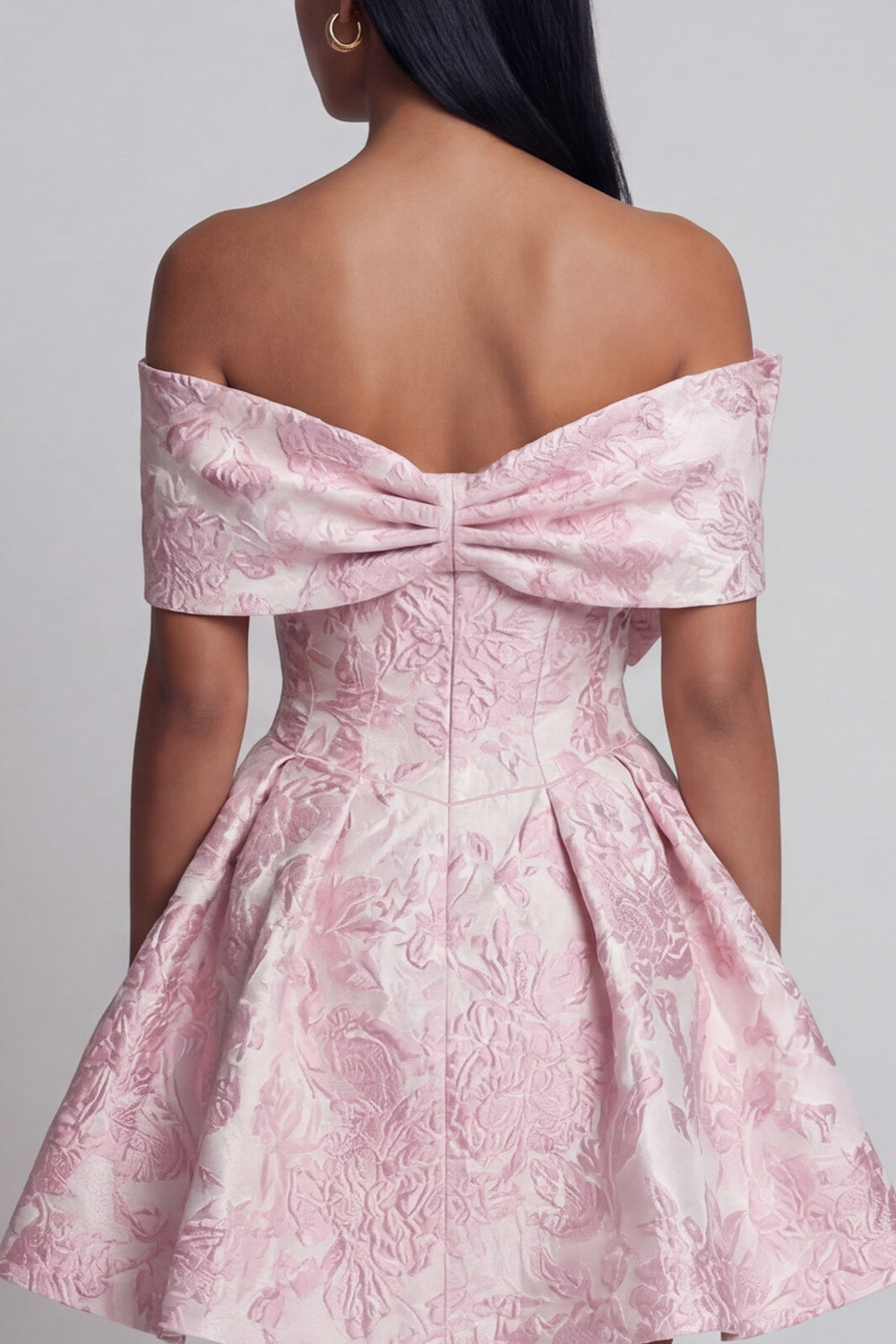 Robe de cocktail rose mini trapèze à épaules dénudées en jacquard avec nœud