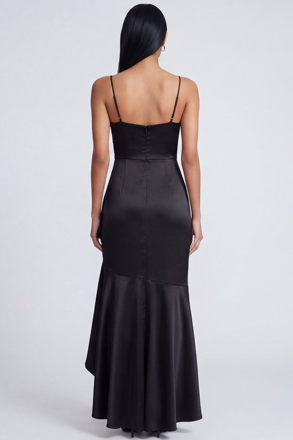 Vestido formal de satén con tirantes finos y volantes, corte sirena, color negro