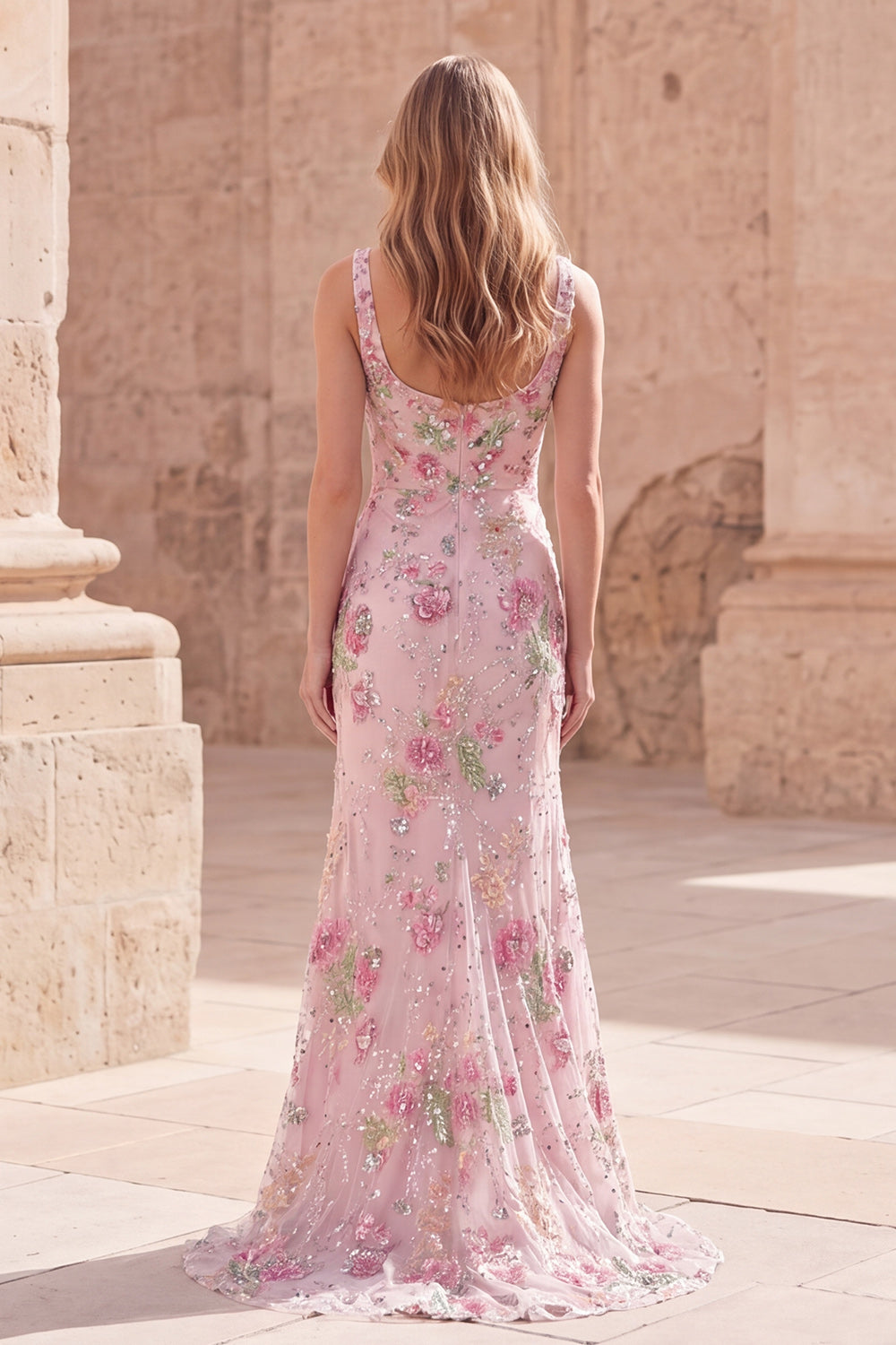 Robe de bal sirène longue rose à col carré, ornée de fleurs et de perles