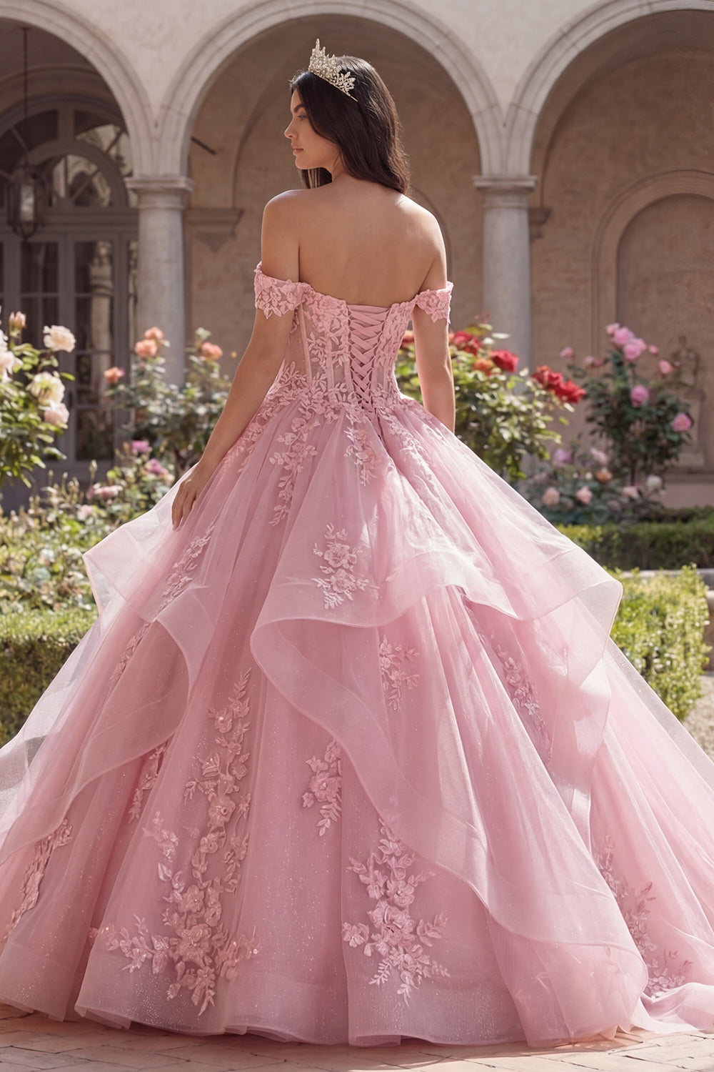 Vestido de Quinceañera Rosa con Hombros Descubiertos, Aplicaciones y Volantes