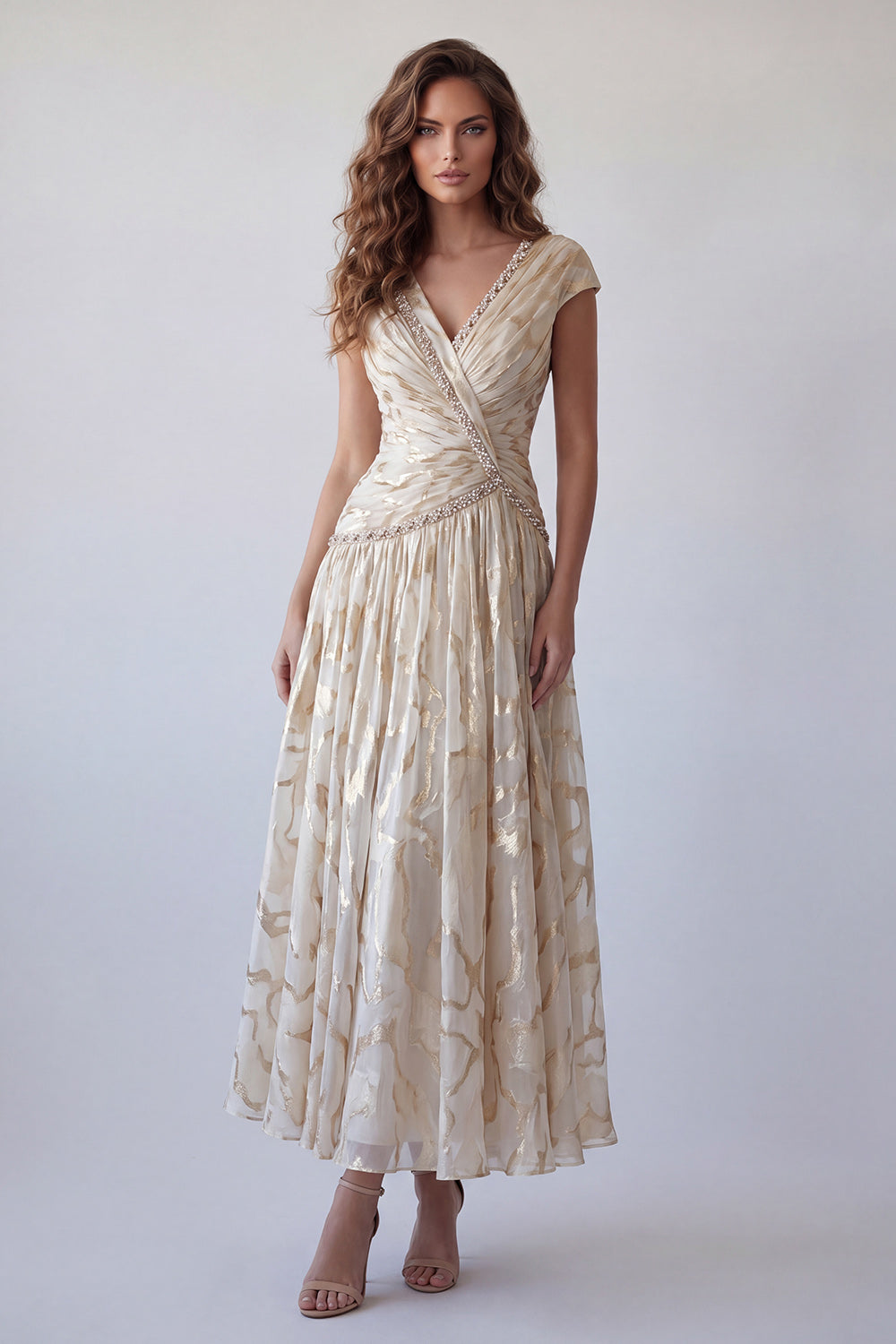 Robe de soirée fourreau plissée, col en V imprimé orné de perles, manches courtes, couleur champagne
