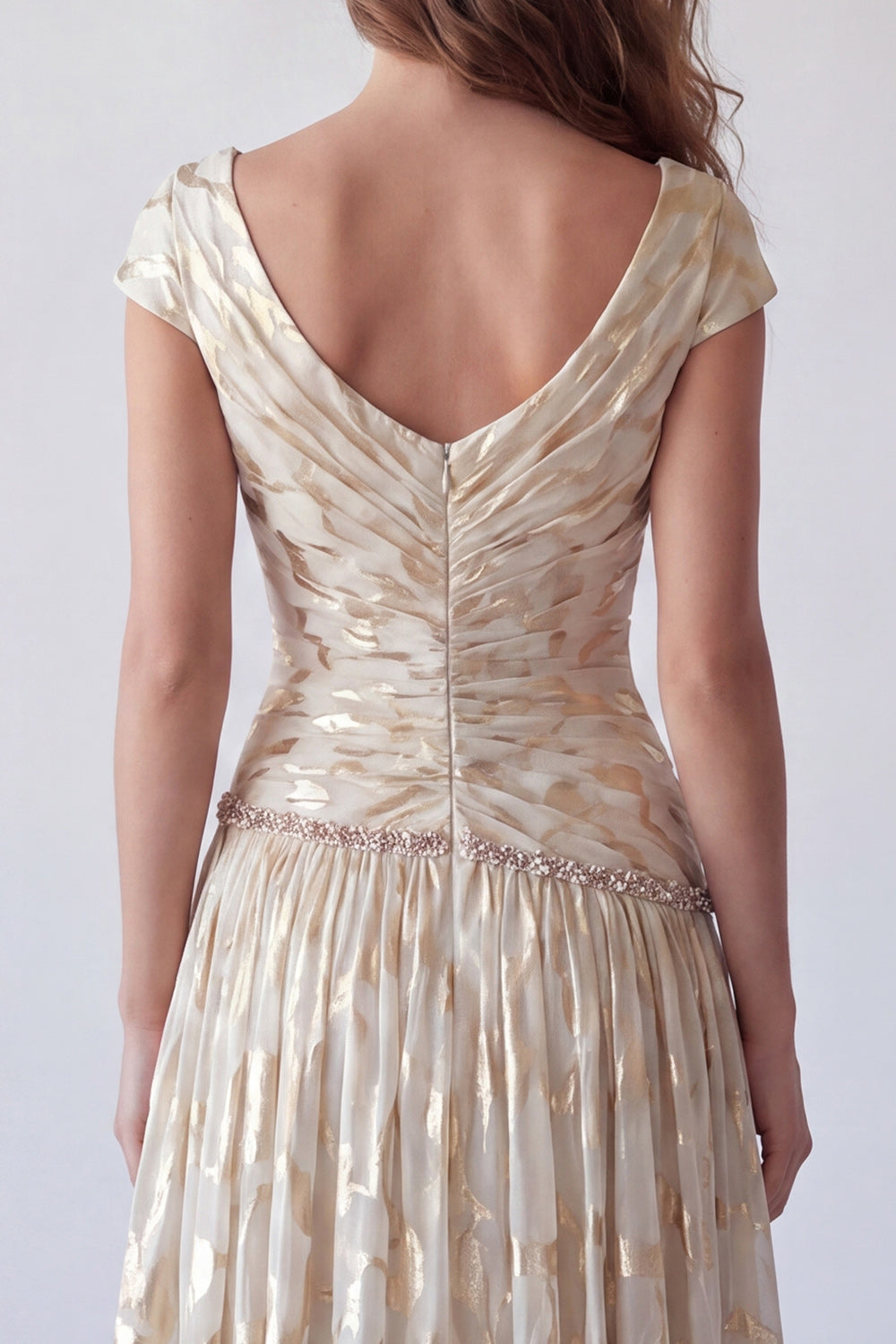 Robe de soirée fourreau plissée, col en V imprimé orné de perles, manches courtes, couleur champagne