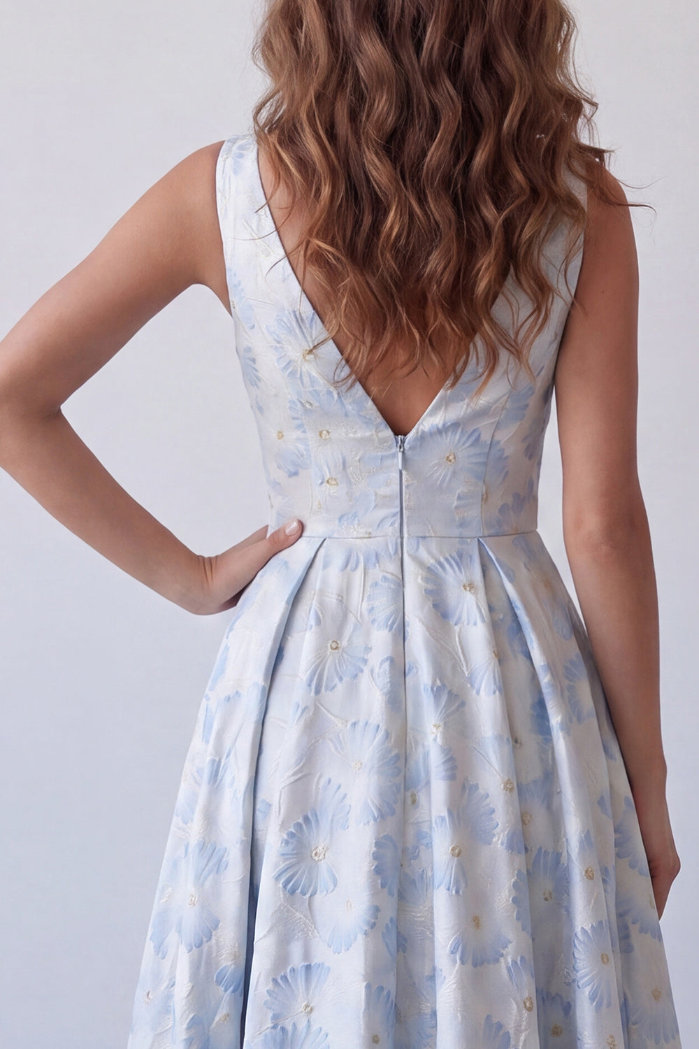 Robe longue de soirée bleu clair ligne A col en V à fleurs ruchée