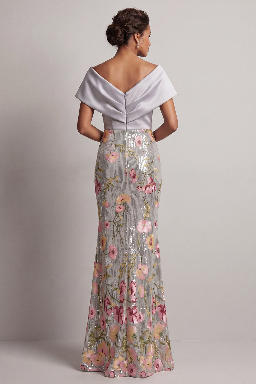 Robe sirène longue de mère de la mariée scintillante argentée florale à sequins et col en V