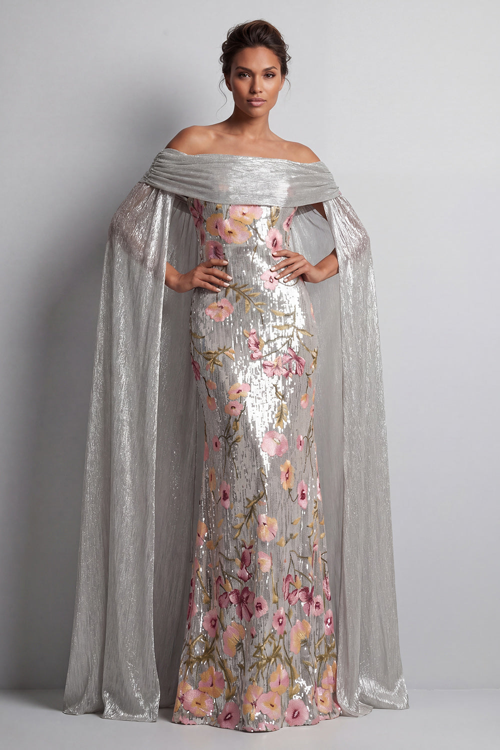 Robe longue sirène scintillante argentée à paillettes florales pour mère de la mariée avec cape