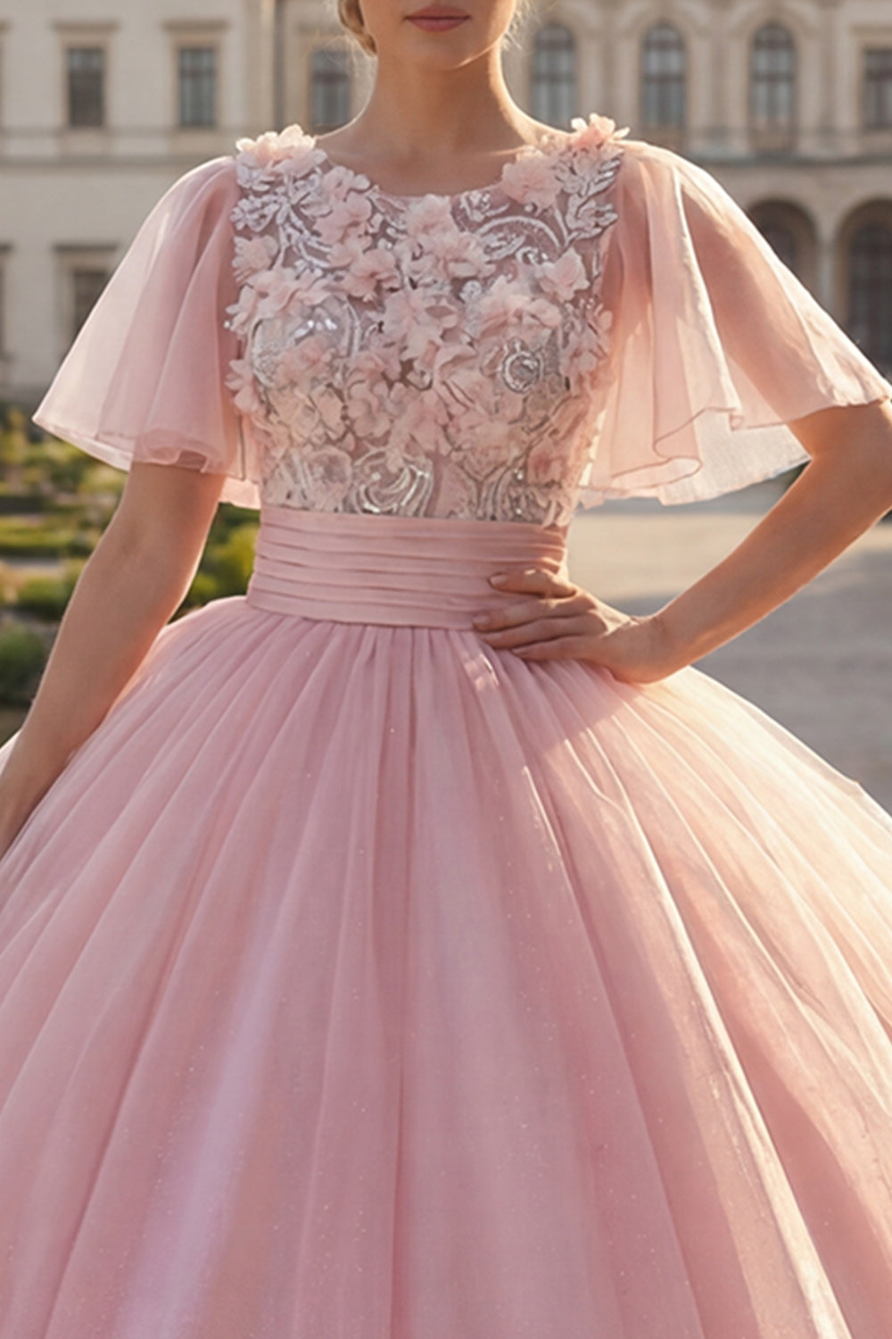 Robe de bal de quinceañera rose à col rond, appliqués et manches volantées