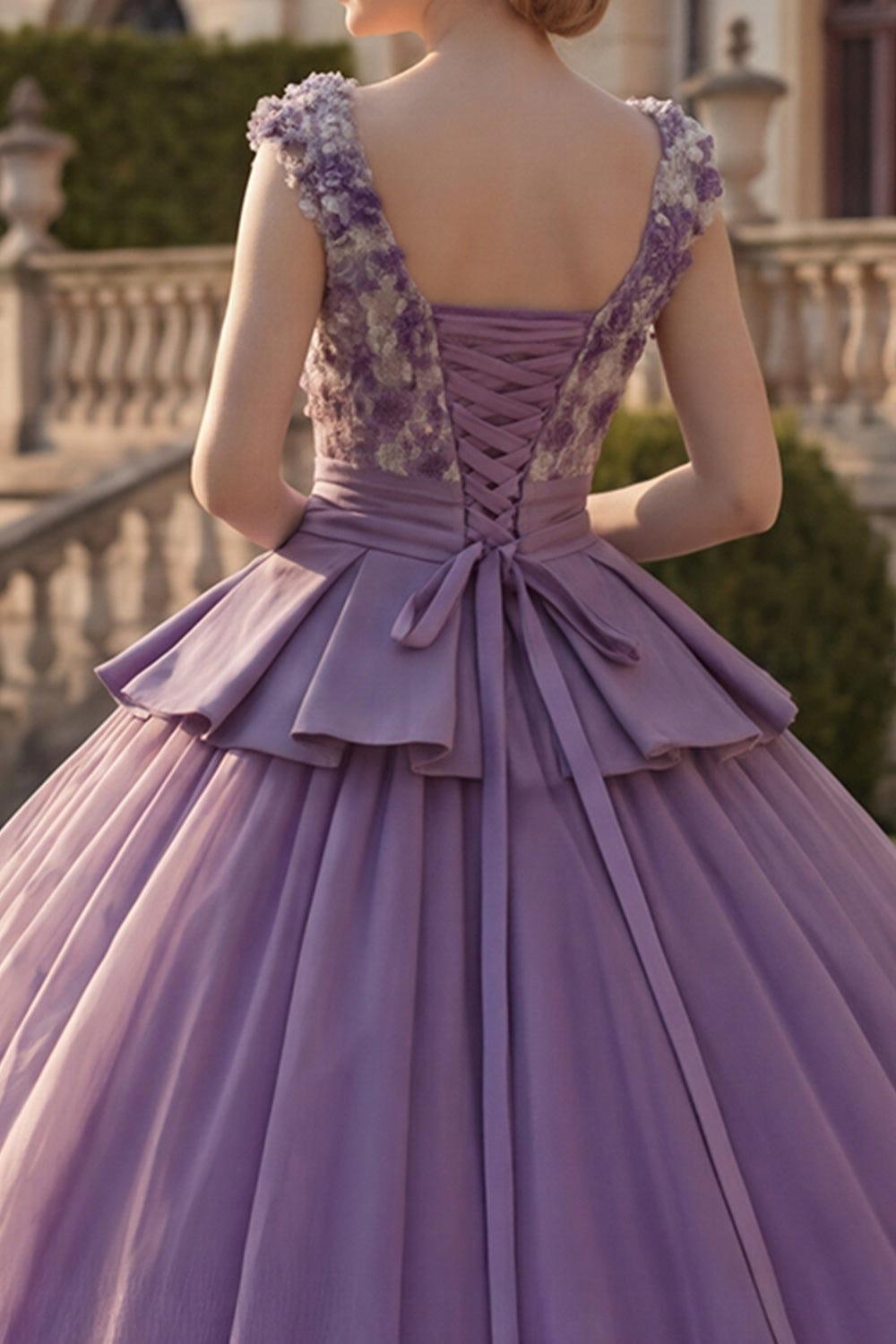 Robe de bal de Quinceanera violette à col en V et appliqués fleuris