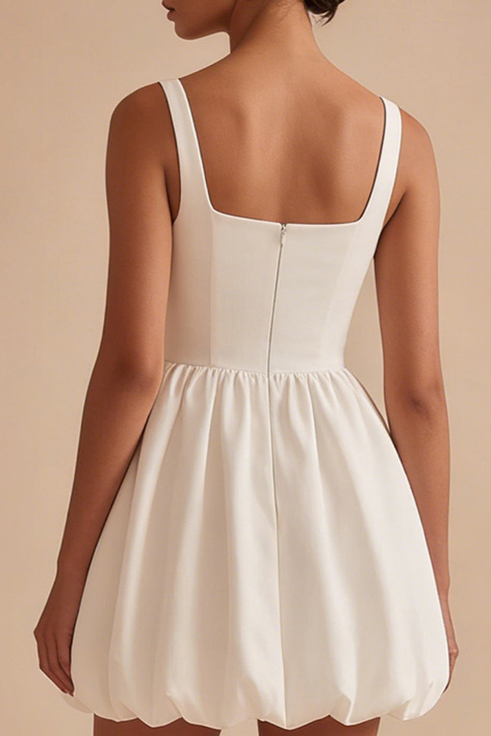 Robe de bal courte trapèze blanche à encolure carrée