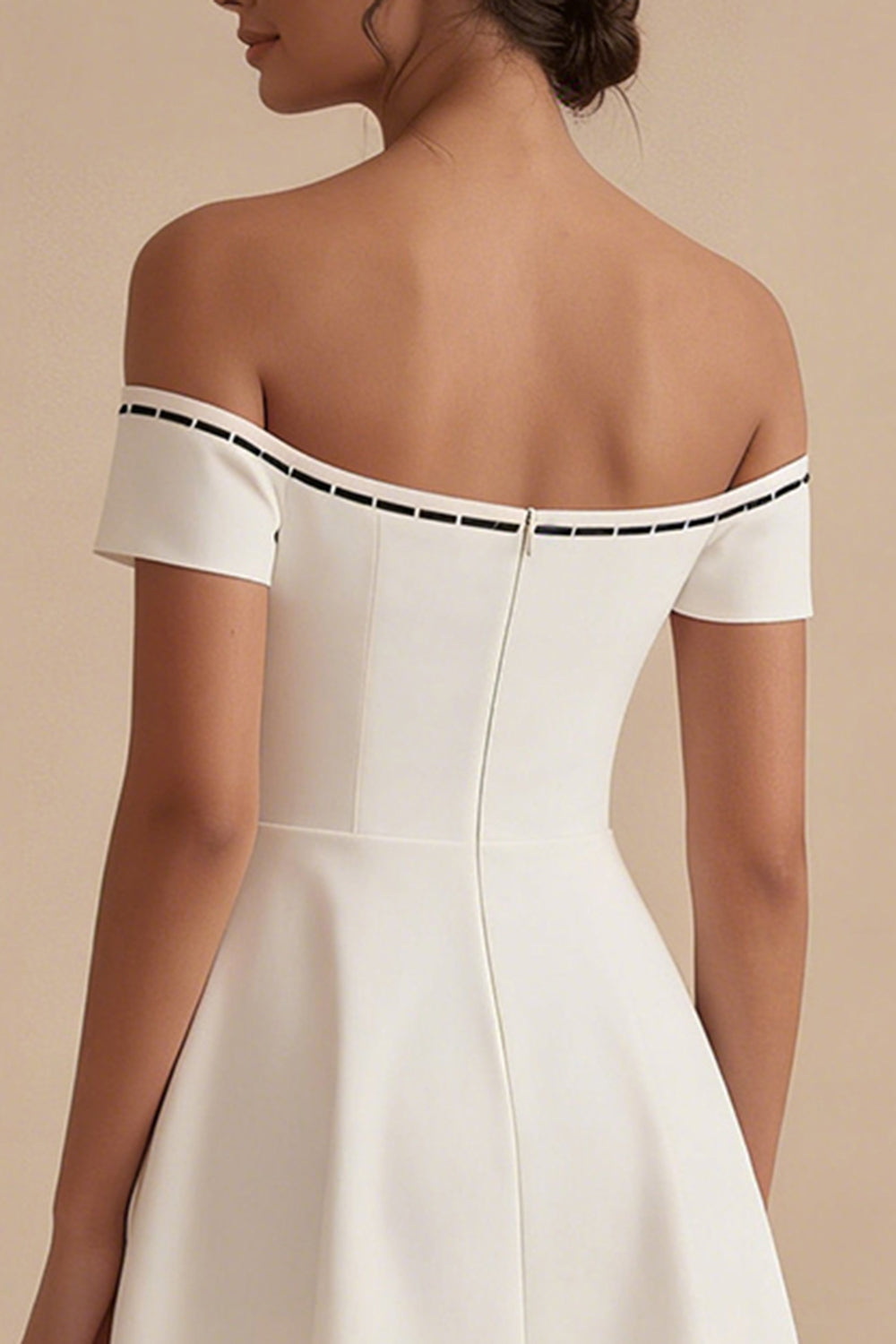 Robe de bal courte blanche à épaules dénudées coupe trapèze avec nœud