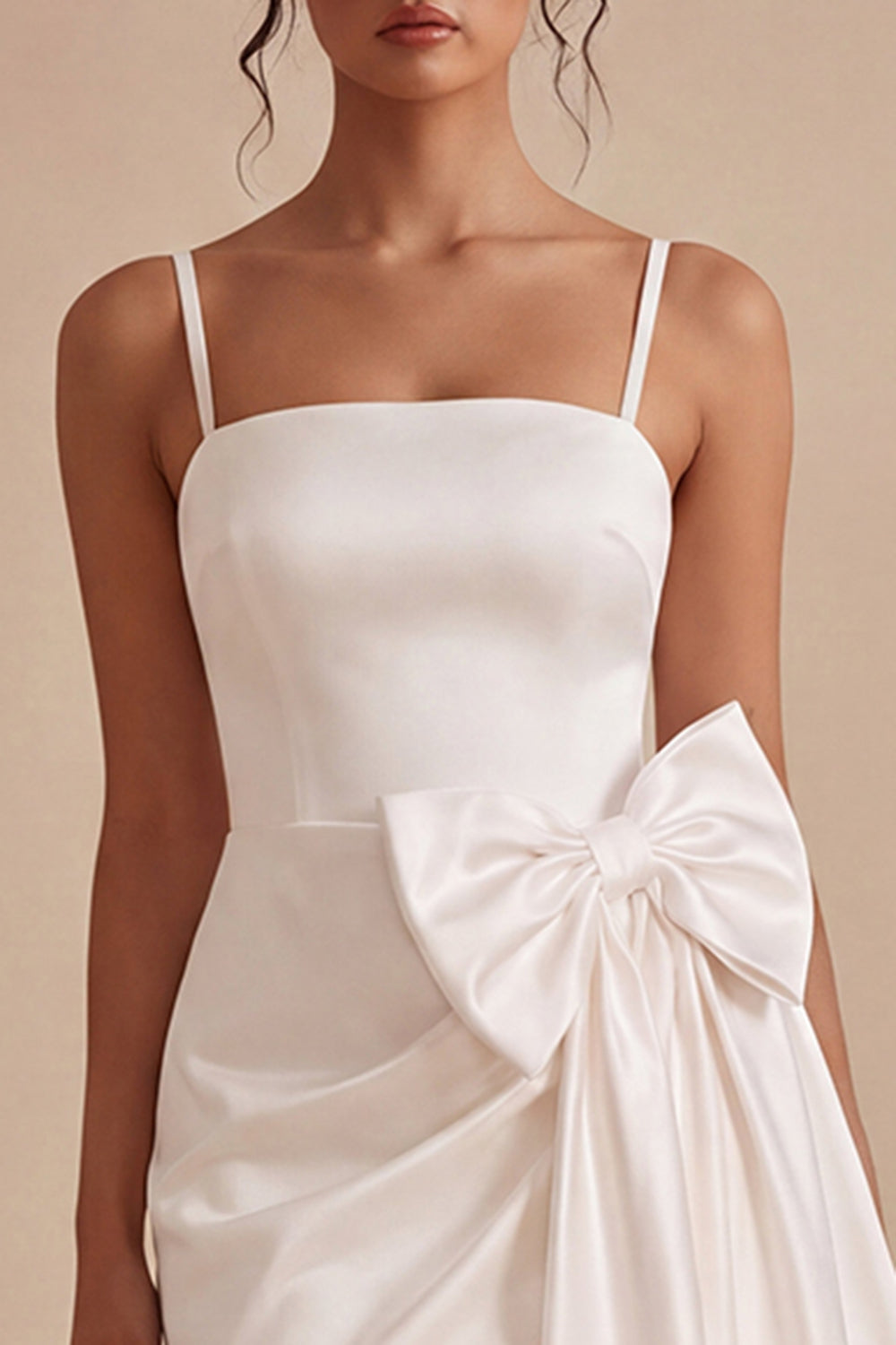 Robe mini bodycon blanche à fines bretelles avec nœud