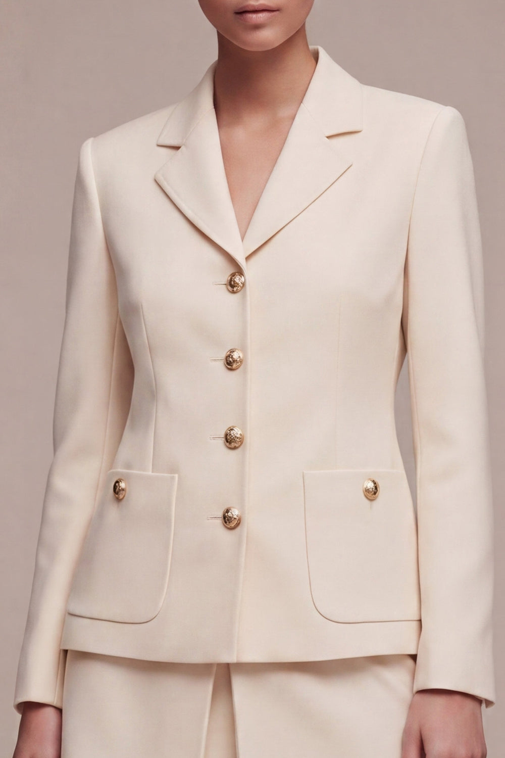 Robe de cérémonie courte ivoire à simple boutonnage, col tailleur cranté, 2 pièces