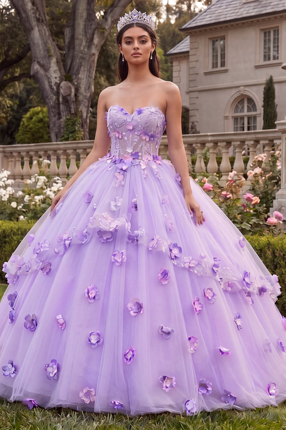 Vestido de quinceañera lila sin tirantes estilo corsé con flores 3D