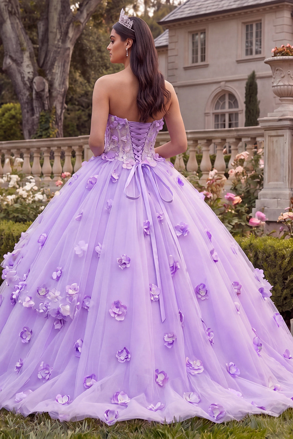 Vestido de quinceañera lila sin tirantes estilo corsé con flores 3D