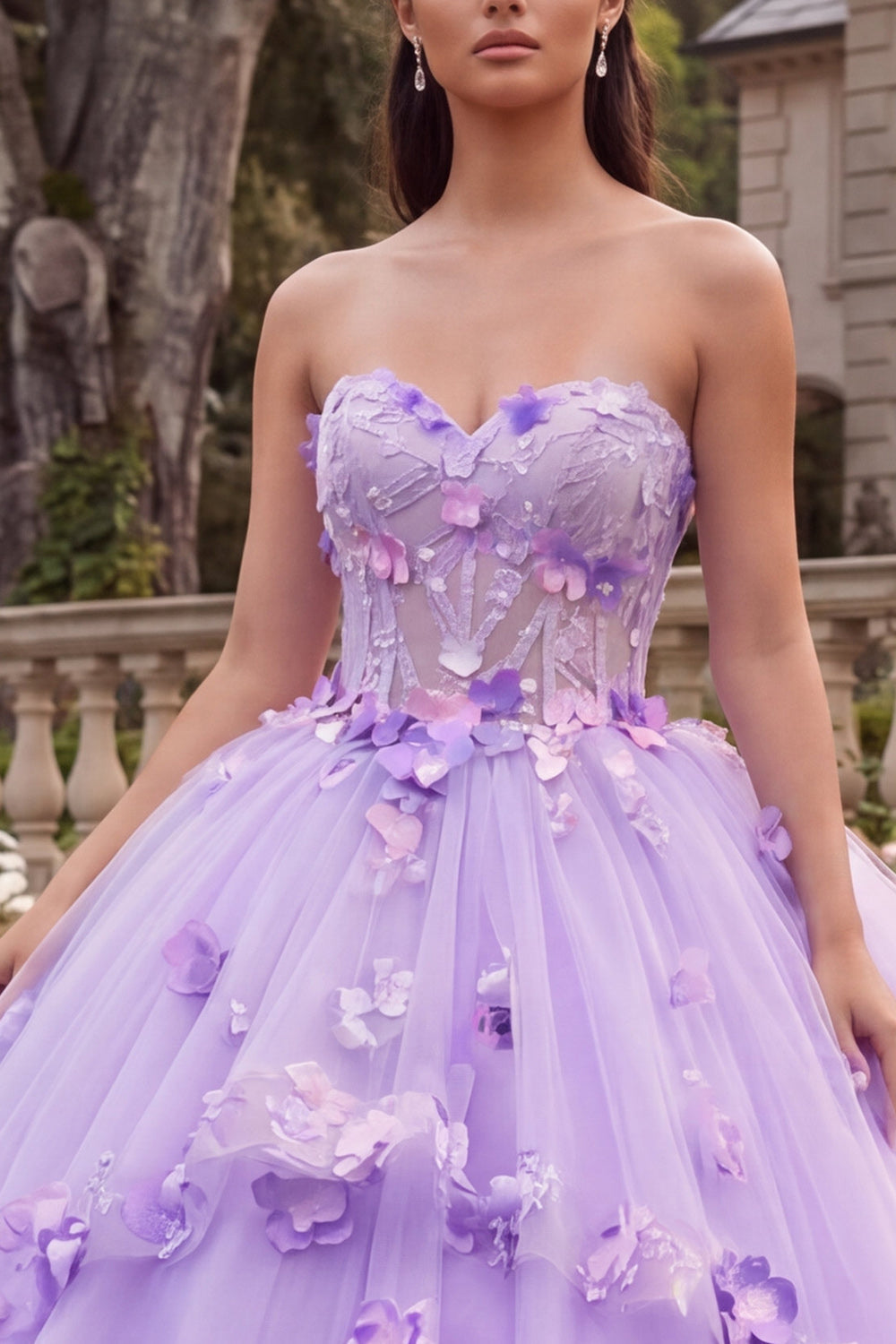 Vestido de quinceañera lila sin tirantes estilo corsé con flores 3D