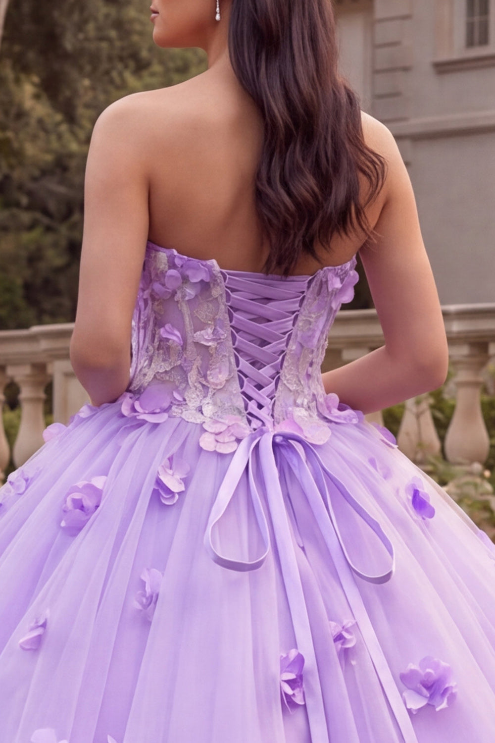 Vestido de quinceañera lila sin tirantes estilo corsé con flores 3D