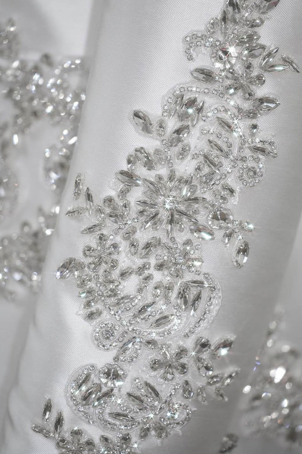 Costume de mariage 2 pièces blanc à revers pointus et un bouton pour homme avec perles