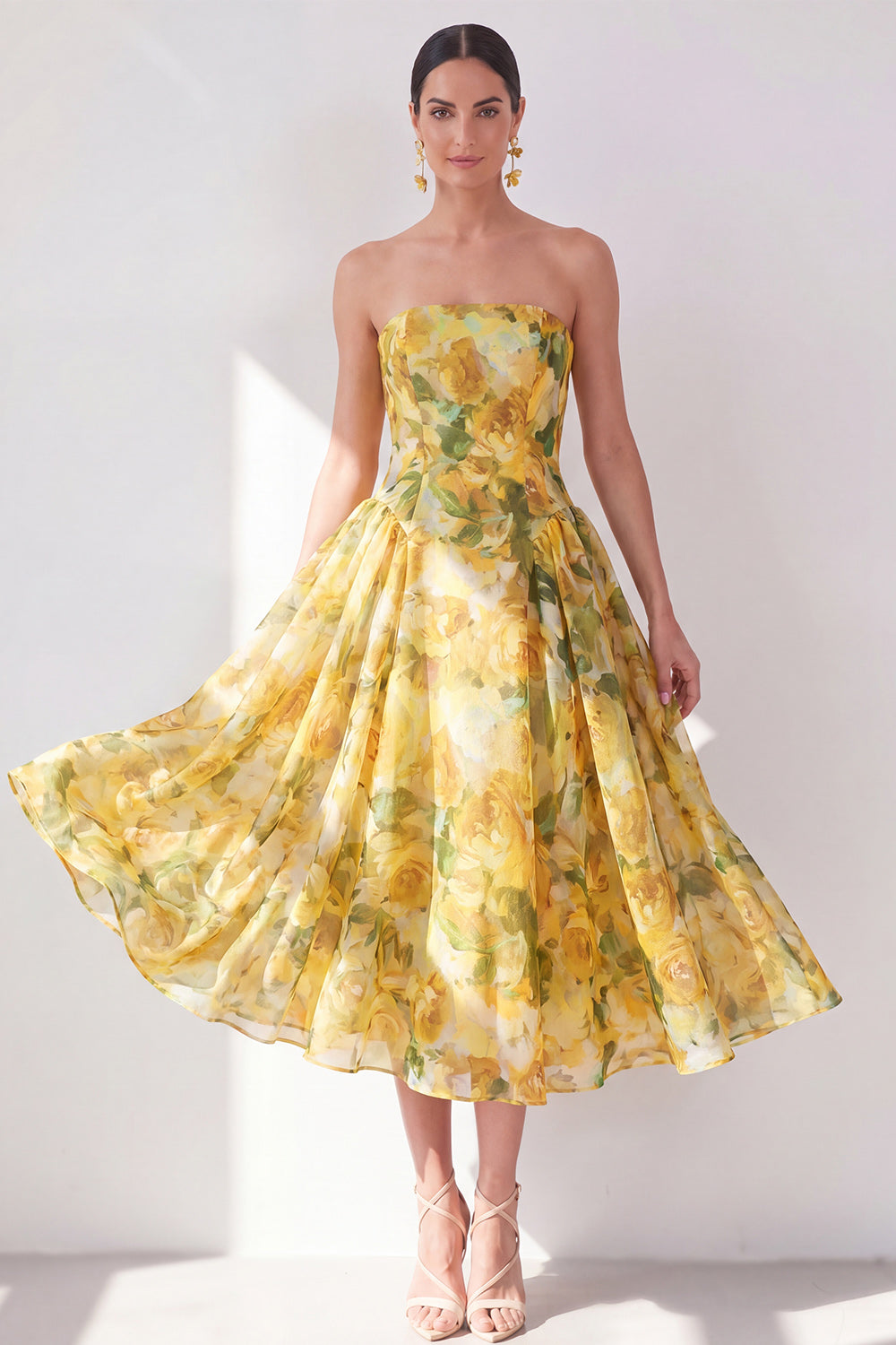 Robe midi bustier en mousseline de soie à imprimé floral jaune coupe trapèze