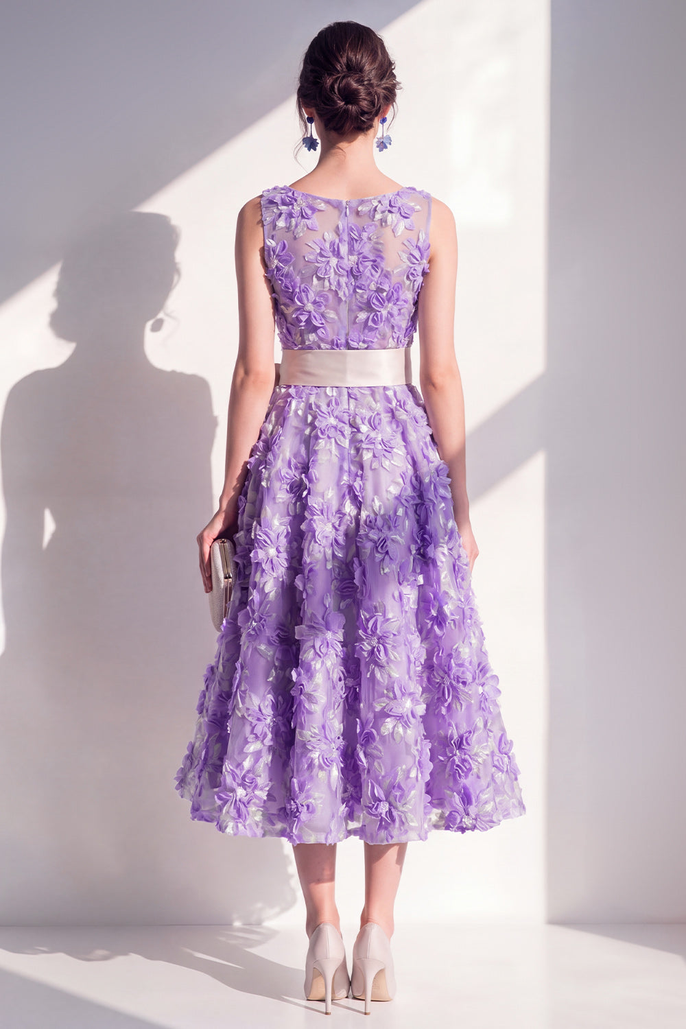 Robe Midi Fleurie Bleue Évasée à Col Rond avec Appliques et Nœud