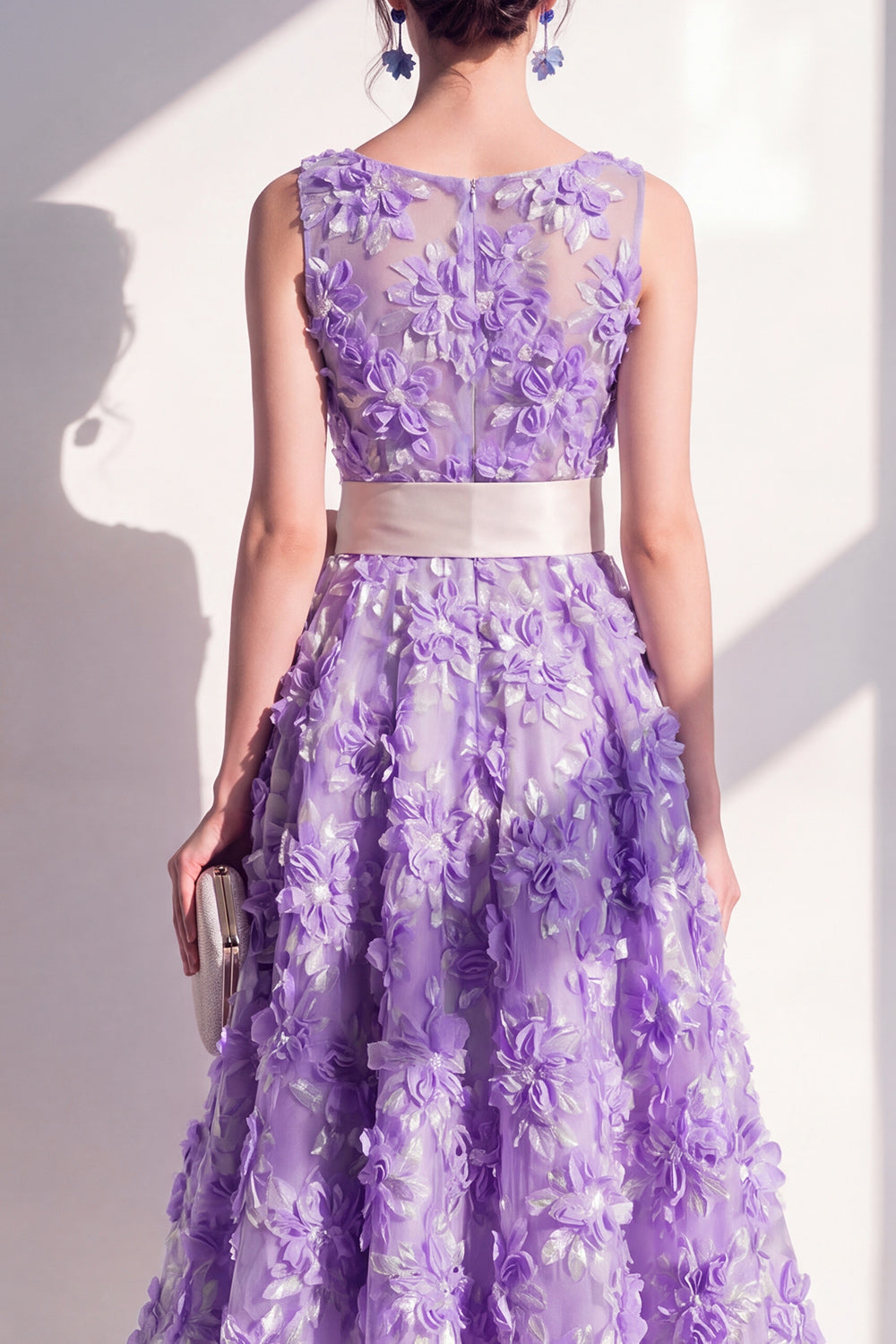 Robe Midi Fleurie Bleue Évasée à Col Rond avec Appliques et Nœud